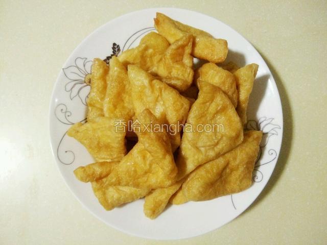 主料：三角油豆腐