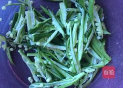 秋葵炒蛋的做法图解2