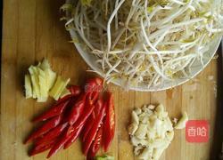 酸辣绿豆芽的做法图解2