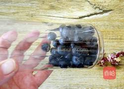 蓝莓果汁的做法图解2