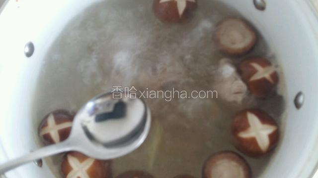 中途滴适量白醋