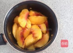 冰糖黄桃的做法图解2