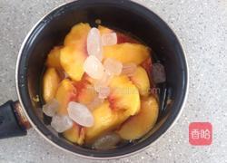 冰糖黄桃的做法图解3