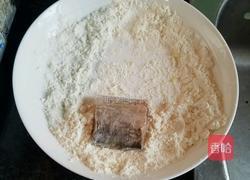 油炸带鱼的做法图解3