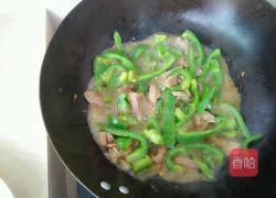 青椒蘑菇炒肉的做法图解6
