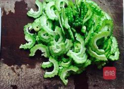苦瓜炒牛肉的做法图解1