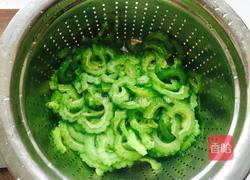 苦瓜炒牛肉的做法图解4