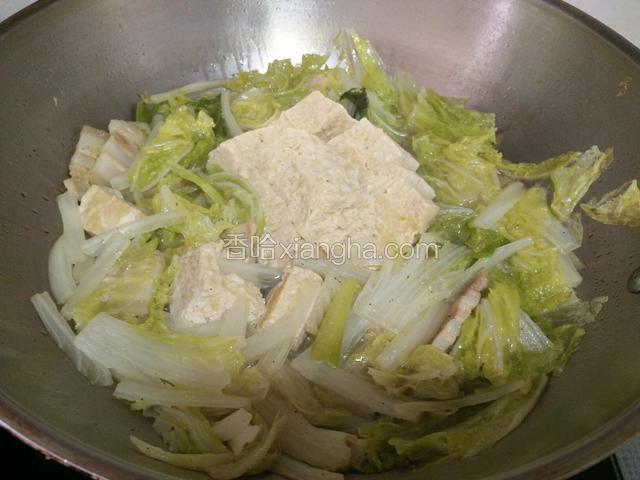 白菜变软就可以出锅