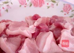 猪肉炒木耳的做法图解2