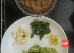 青椒炒猪肝的做法图解1