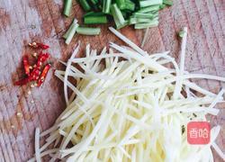 芹菜炒土豆片的做法图解2