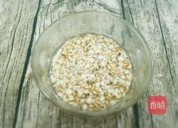 薏米百合粥的做法图解2