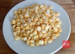 青椒玉米粒的做法图解1