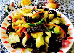 黑木耳炒丝瓜的做法图解1