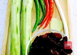 黑木耳炒丝瓜的做法图解2