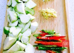 黑木耳炒丝瓜的做法图解3