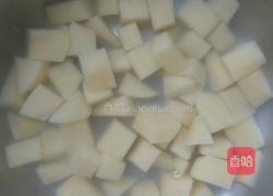 土豆腊肠焖饭的做法图解2