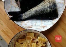 鲫鱼腐竹汤的做法图解1