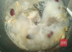 鲫鱼腐竹汤的做法图解5