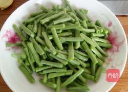 豇豆炒鸡蛋的做法图解1