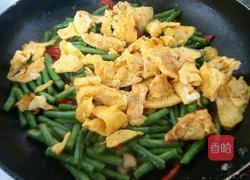 豇豆炒鸡蛋的做法图解7