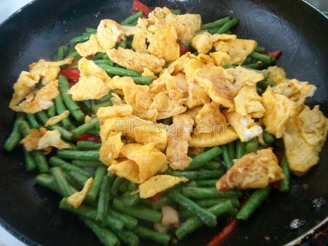 加入鸡蛋翻炒