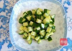 黄瓜鸡丁的做法图解2