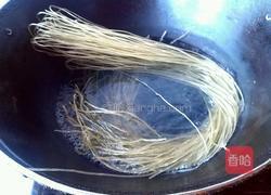 豆芽炖粉条的做法图解3