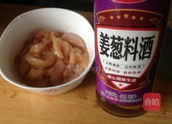 芹菜炒鸡肉的做法图解2