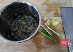 葱油花蛤的做法图解1