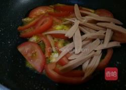 西红柿洋葱炒面的做法图解4