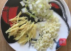 清炒芹菜的做法图解1