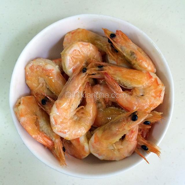 捞出放在碗内备用。