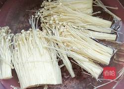 金针菇炒肉丝的做法图解1