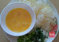 银耳炒鸡蛋的做法图解2