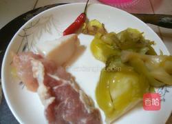酸菜炒肉丝的做法图解1