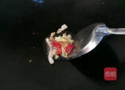 酸菜炒肉丝的做法图解5