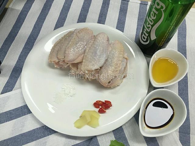 鸡翅洗净充分沥干水份