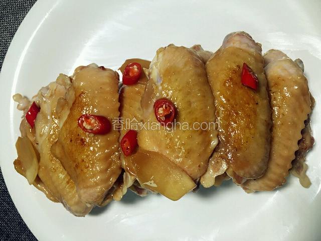鸡翅两面烤至轻微金黄即可（我已经闻到香味了，可惜还没熟哦）