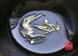 青椒炒鱿鱼的做法图解3