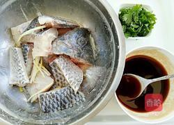 糖醋鱼块的做法图解5