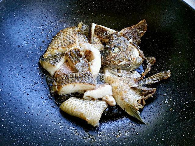 一面煎好后翻面