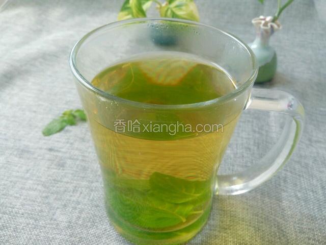 煮开后，倒入杯中晾凉即可饮用