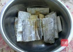 糖醋带鱼的做法图解2
