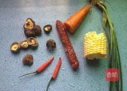 香菇臘腸燜飯的做法圖解1