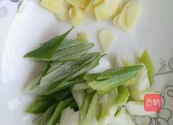 葱爆鸡丁的做法图解3