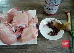 啤酒焖猪蹄的做法图解1