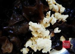 核桃仁拌木耳的做法图解6
