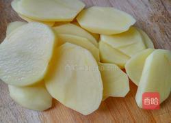 腊肉蒸土豆的做法图解2