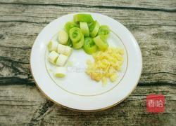 莲藕排骨汤的做法图解3